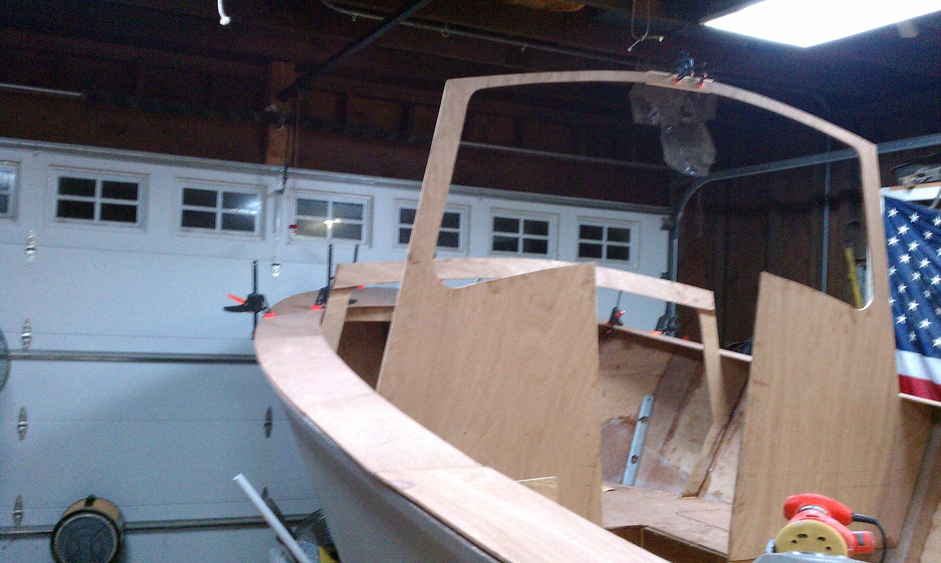Cabin wheelhouse structure going up